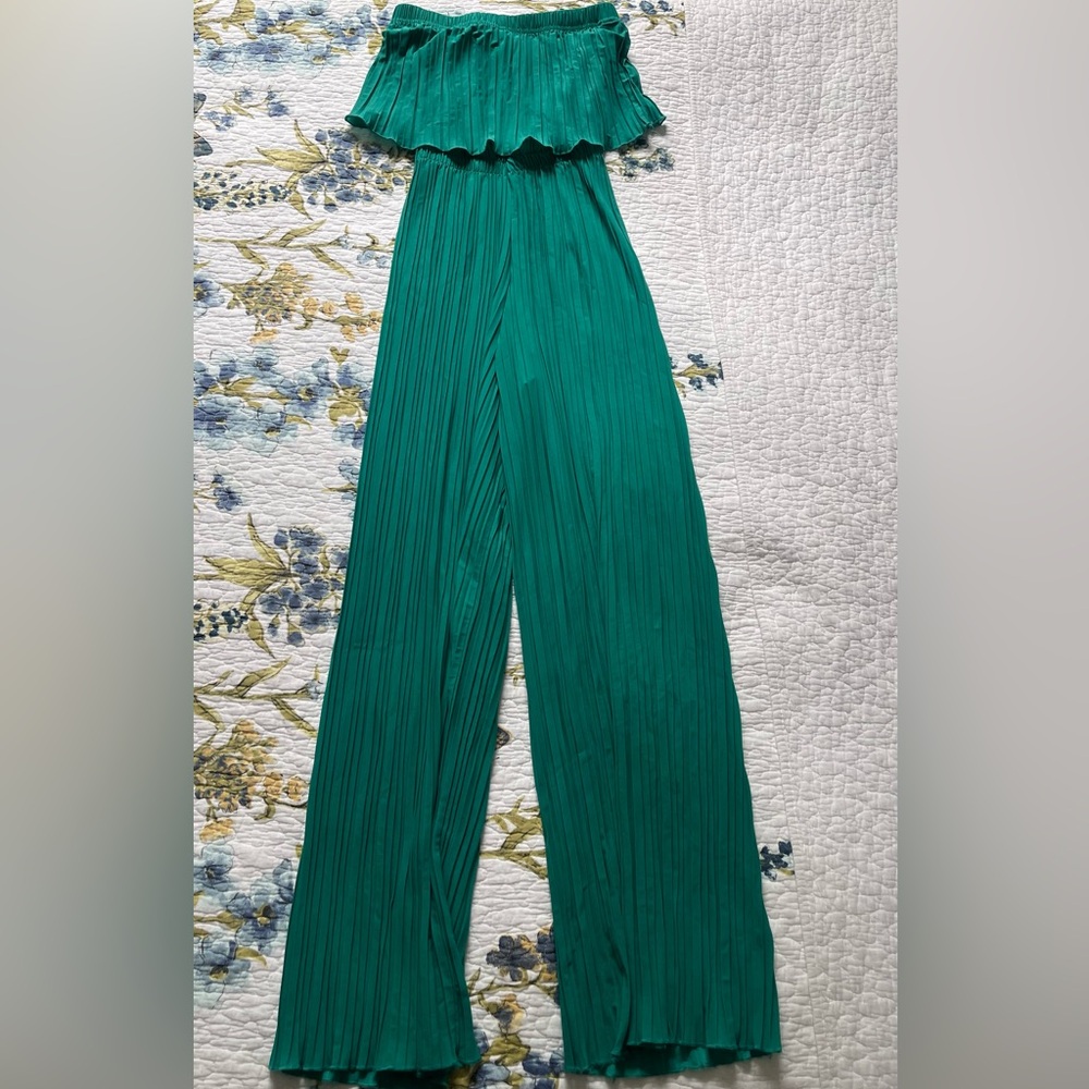 Sleeveless Emerald Green Pleated Jumpsuit